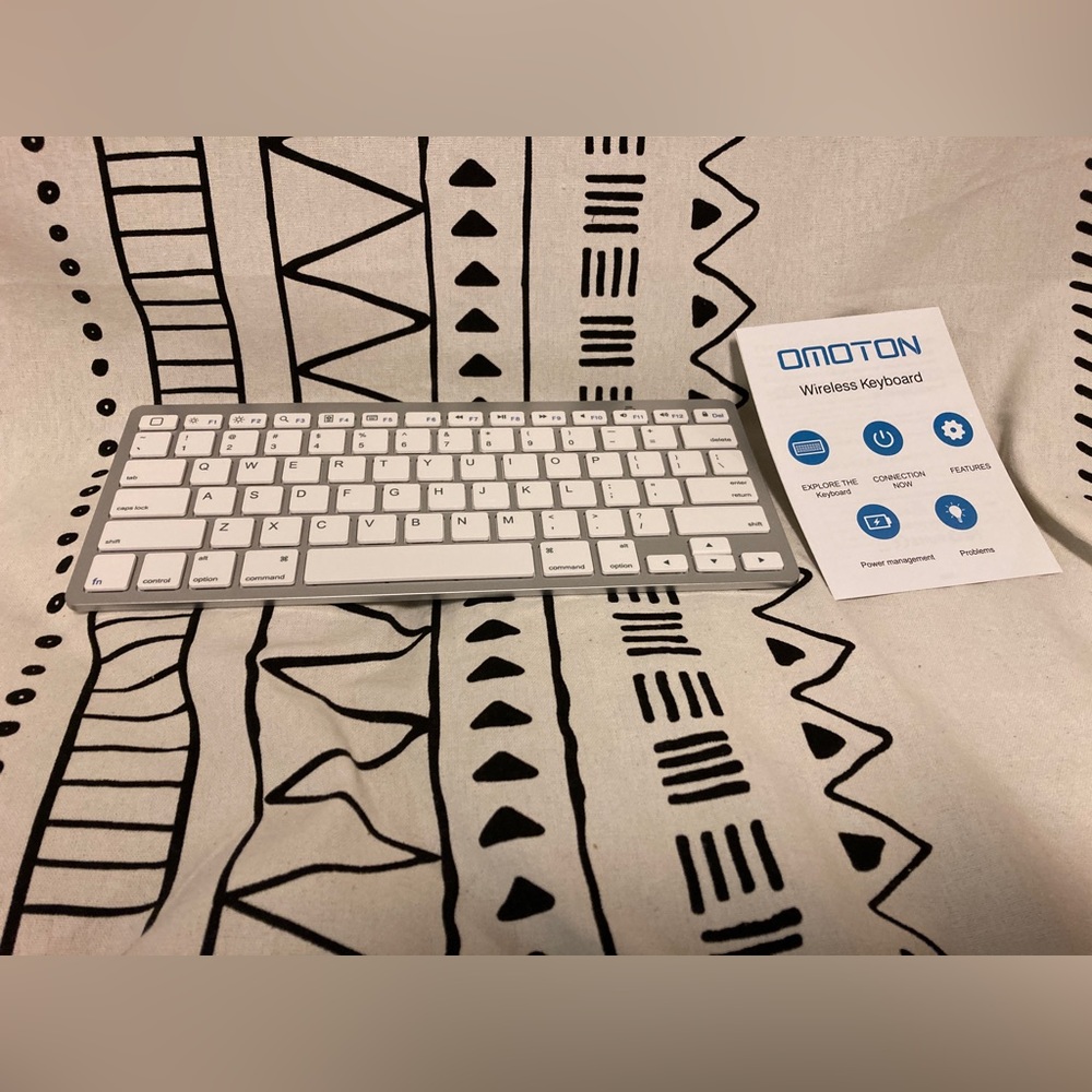 Brand New Omoton Wireless Keyboard for iOS iPad Ultra Slim Bluetooth Keyboard